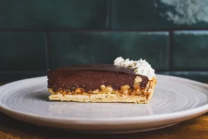 chocolate-hazelnut-toffee-tart-v0-b6bfm0krvfse1
