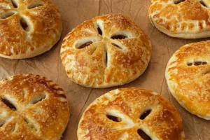 Delicious Apple Cinnamon Puff Pastry with a Crispy Crust: Try This Easy Recipe Today! delicious-apple-cinnamon-puff-pastry-with-a-crispy-crust-v0-x4lfz7y0ifod1