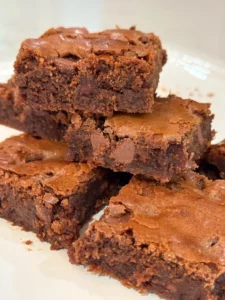 gooey-homemade-brownies-the-best-easy-brownie-recipe-from-v0-2r07z3dh6thf1