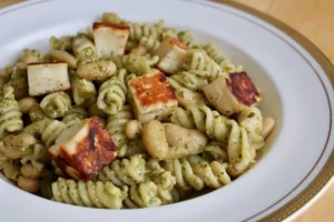 grilled-halloumi-pasta-with-peppery-rocket-pesto-v0-oxvfb1fhcemd1