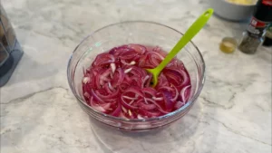 pickled-red-onions-v0-i3qo4a60z3cf1