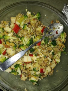 Broccoli, Quinoa, and Nut Salad: A Refreshing Delight! broccoli-quinoa-and-nut-salad-v0-6kosi9cjae6u374rfUgUUMDkubxWcjAt3I2_yXr6nMo