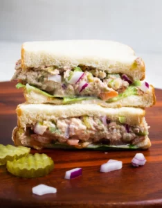 Classic Tuna Fish Beach Sandwich: A Tasty Recipe!