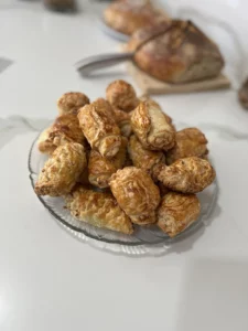 Easy Armenian puff pastry treats for delightful snacks! easy-armenian-puff-pastry-treats-v0-mkaz448iveee1