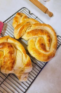 1945 Swedish Vanilla Sugar Bread Twist: A Delightful Recipe! 1945-swedish-vanilla-sugar-bread-twist-v0-t8caultlf5ge1