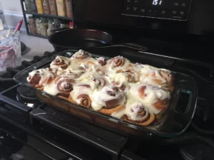 Homemade Cinnamon Rolls with Cream Cheese Frosting: Bake Amazing Treats! gdalj8bncwu51