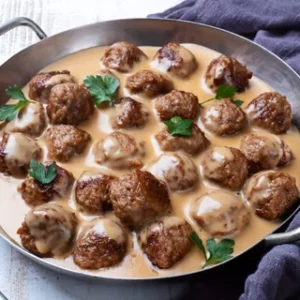 traditional-swedish-meatballs-v0-hh4fxjdty9491