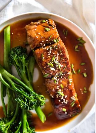 Quick and Easy Salmon Dinners with 5 Ingredients Await!